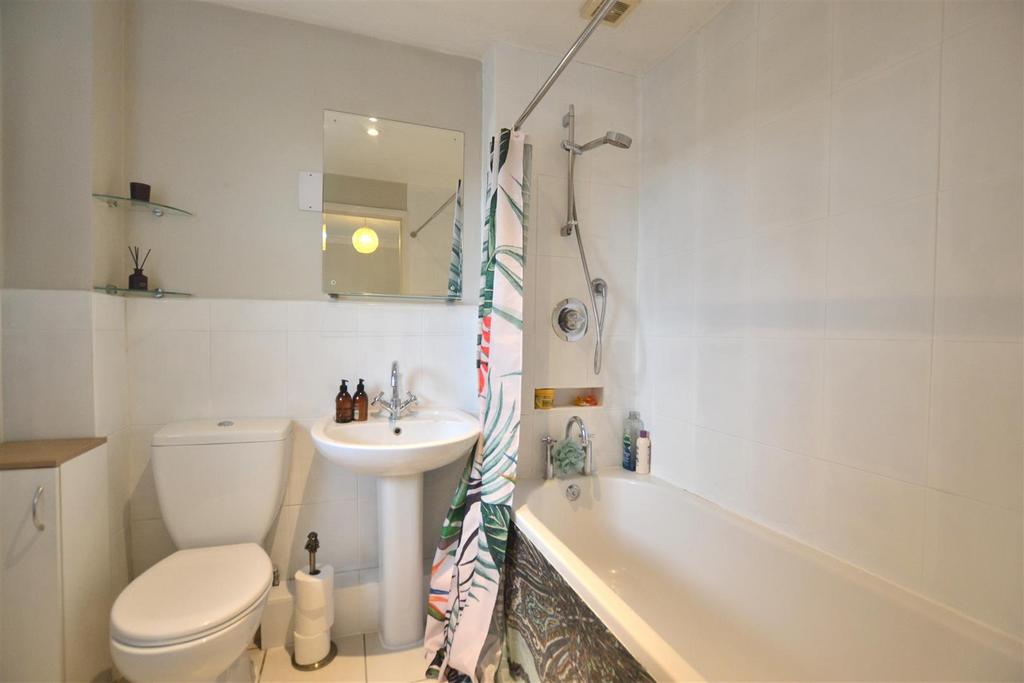 Family Bathroom.JPG