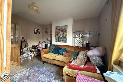 2 bedroom terraced house to rent, Whitworth Avenue