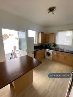 1 bedroom in a flat share to rent, South Norwood, London, SE25