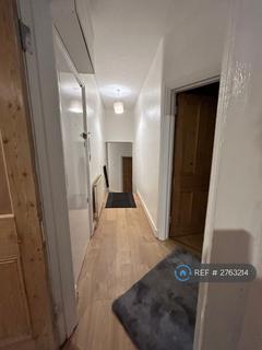 1 bedroom in a flat share to rent, South Norwood, London, SE25