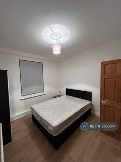 1 bedroom in a flat share to rent, South Norwood, London, SE25