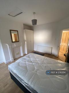 1 bedroom in a flat share to rent, South Norwood, London, SE25