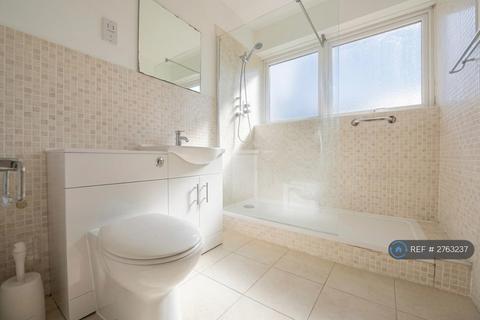3 bedroom flat to rent, Gilmerton Court, Cambridge, CB2