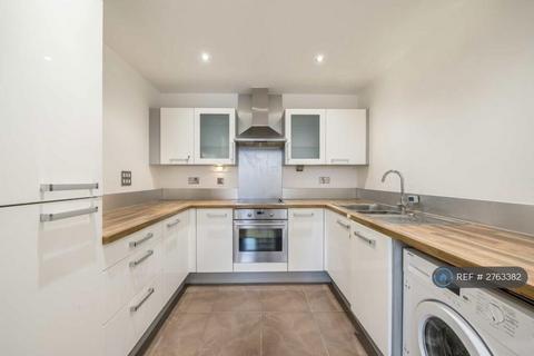 2 bedroom flat to rent, Oceanis Apartments, London, E16