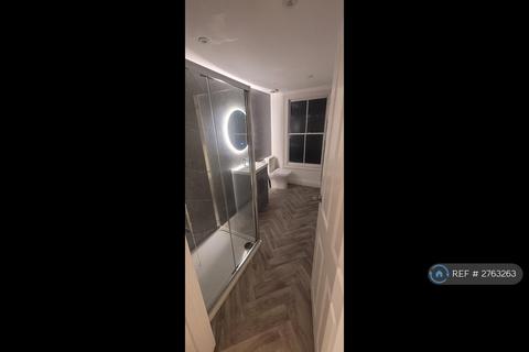 1 bedroom in a house share to rent, Upper North Street, London, E14