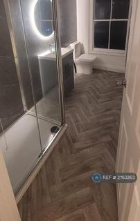 1 bedroom in a house share to rent, Upper North Street, London, E14