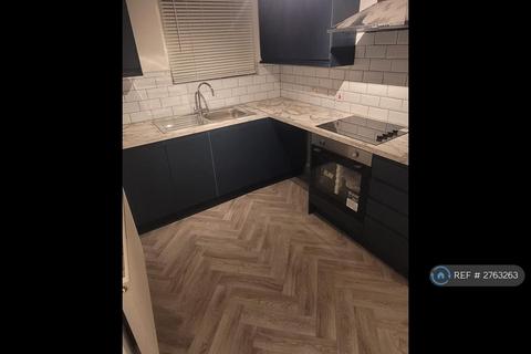 1 bedroom in a house share to rent, Upper North Street, London, E14