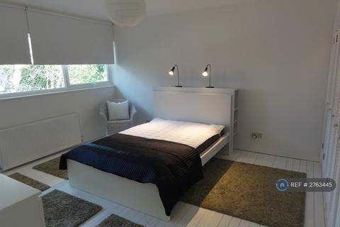3 bedroom semi-detached house to rent, Burntwood Grange Road, London, SW18