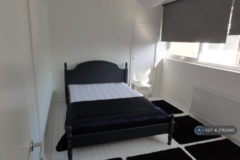 3 bedroom semi-detached house to rent, Burntwood Grange Road, London, SW18