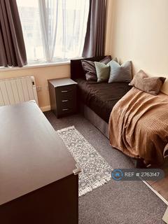 Studio to rent, Stanwell New Road, Staines Upon Thames, TW18