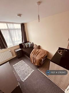 Studio to rent, Stanwell New Road, Staines Upon Thames, TW18