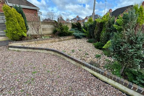 3 bedroom semi-detached house to rent, Beeches Road, Walsall