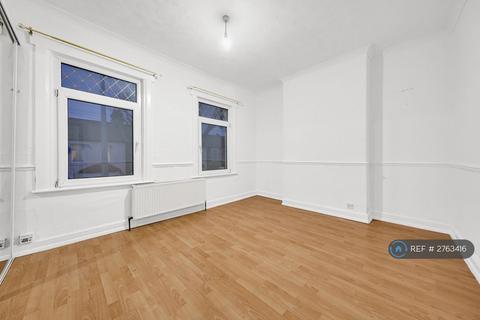 3 bedroom terraced house to rent, Masterman Road, London, E6