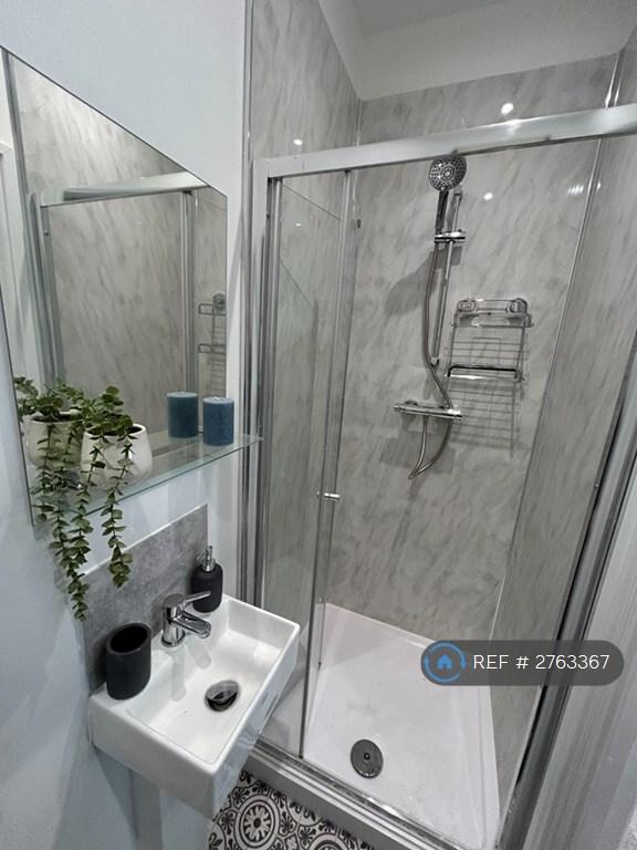 Room 1 En-Suite