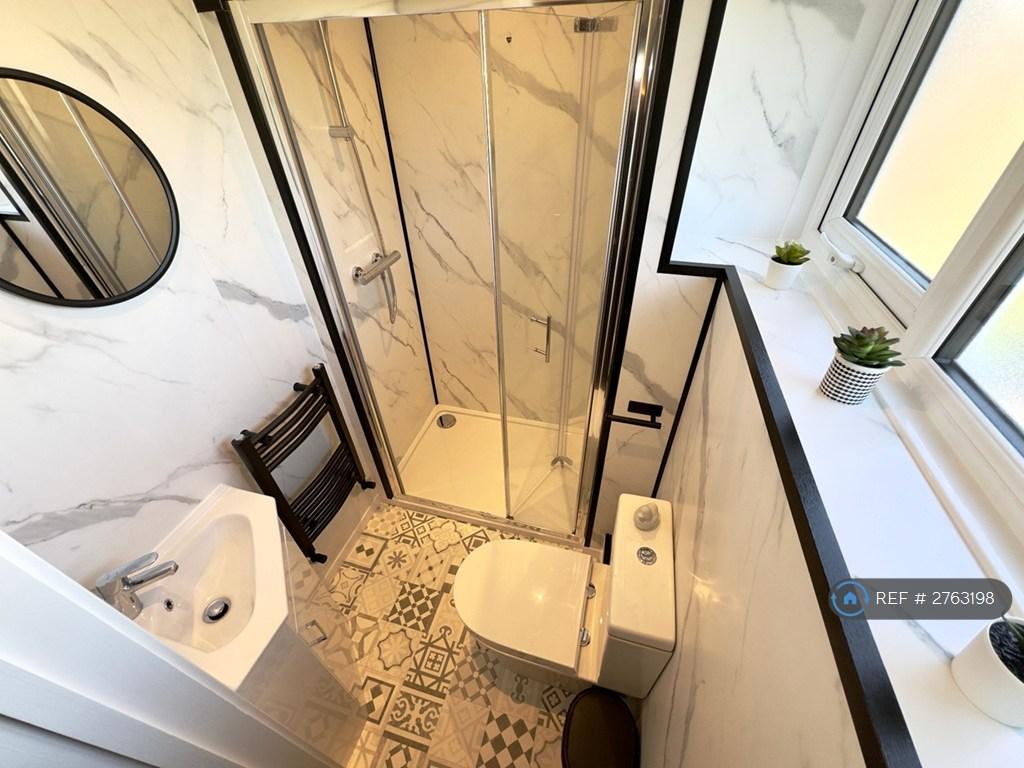 Room 5 Ensuite