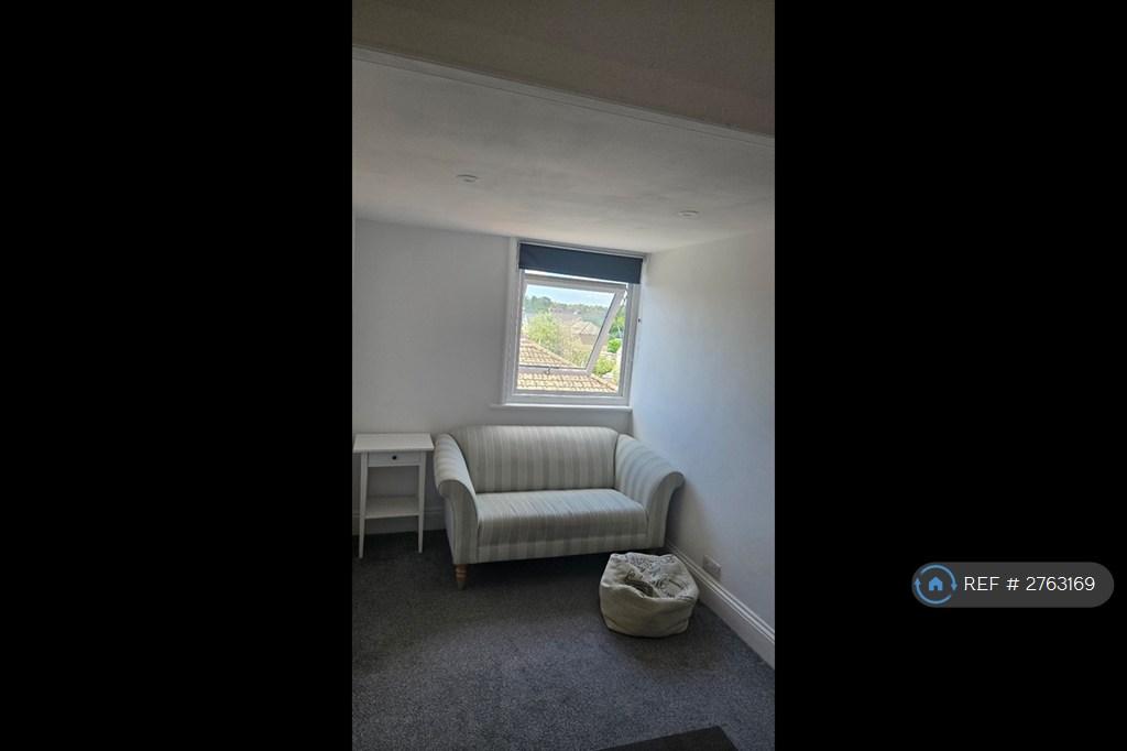 Room 2 Lounge Area
