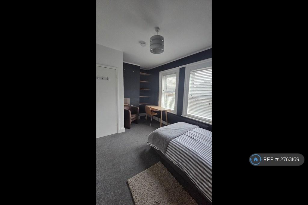 Room 4 With Desk