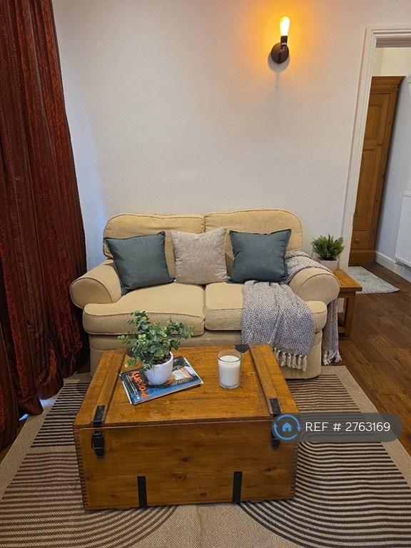 Room 1 Lounge Area