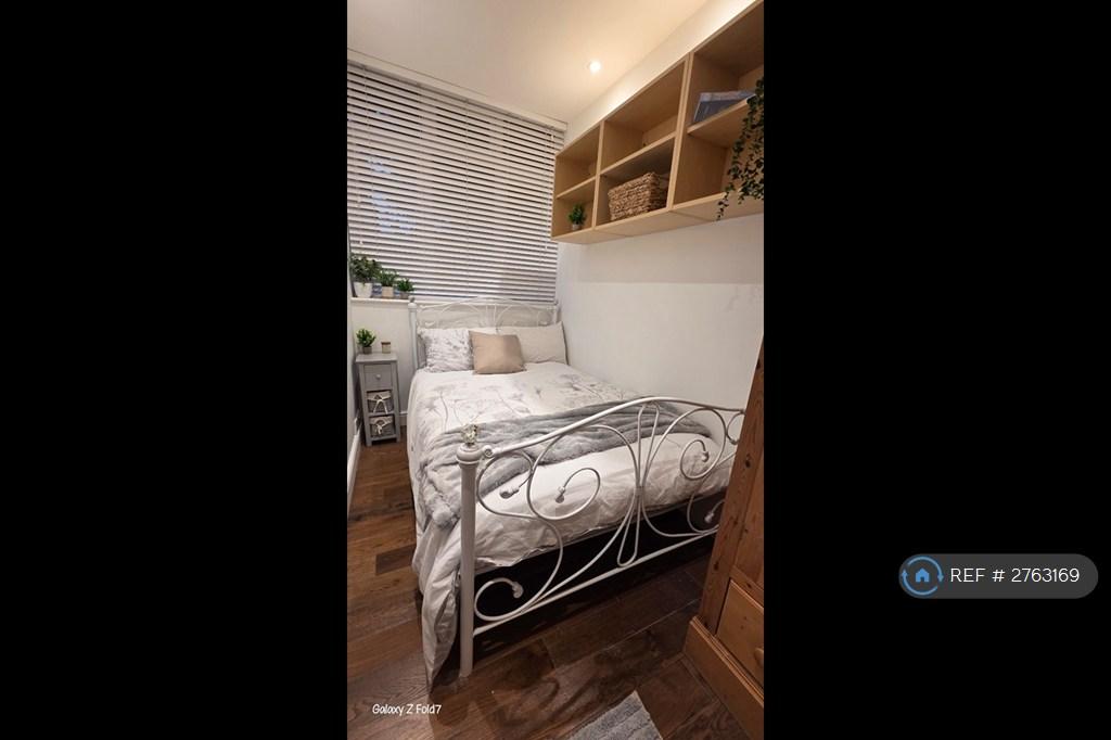 Room 1 Bedroom