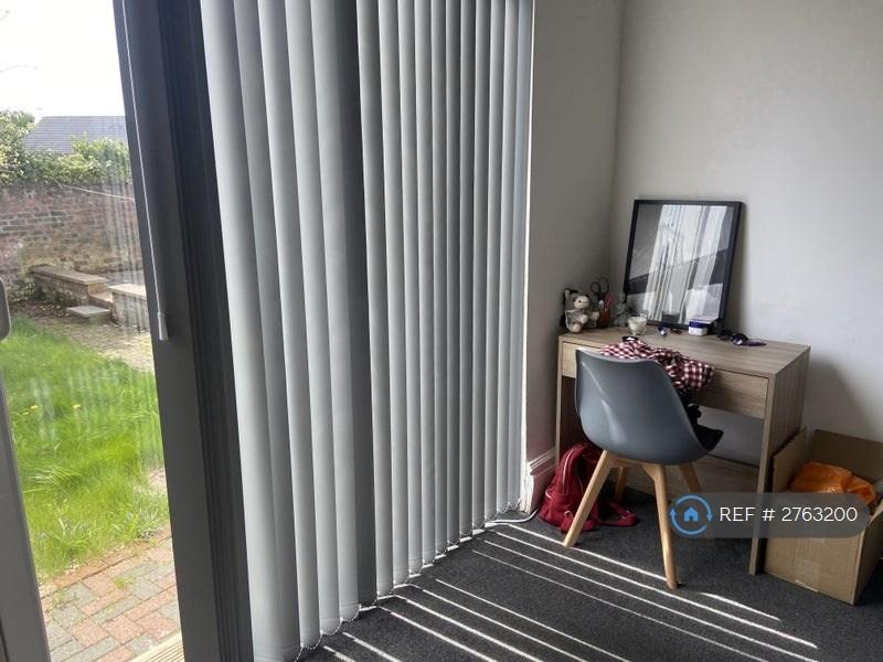 Room 2 - Garden View