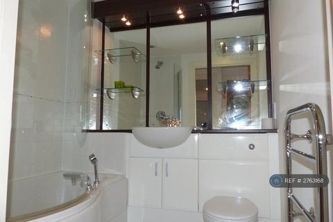 2 bedroom flat to rent, Masshouse Plaza, Birmingham, B5