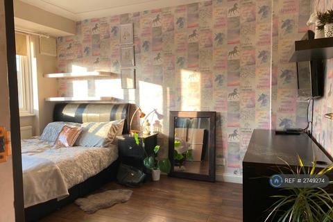 undefined, Kingsbridge Rd, Morden Surrey, SM4
