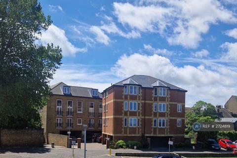 1 bedroom flat to rent, Broadway, Sheerness, ME12