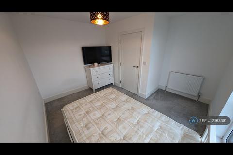 3 bedroom penthouse to rent, Cameron Court, London, E12