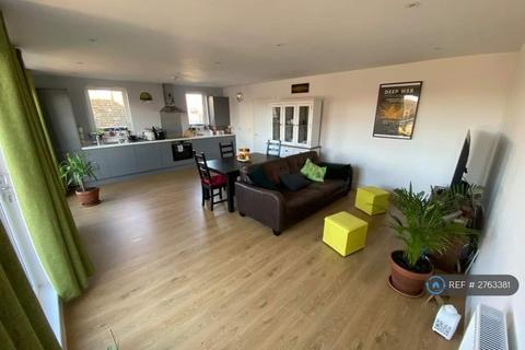 3 bedroom penthouse to rent, Cameron Court, London, E12