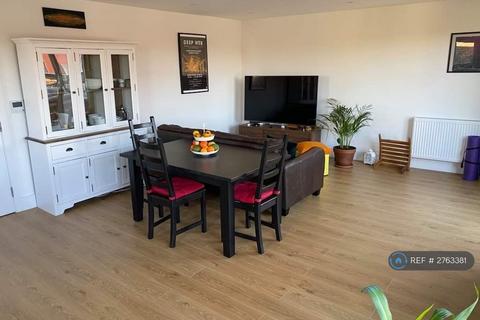 3 bedroom penthouse to rent, Cameron Court, London, E12