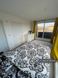 3 bedroom penthouse to rent, Cameron Court, London, E12