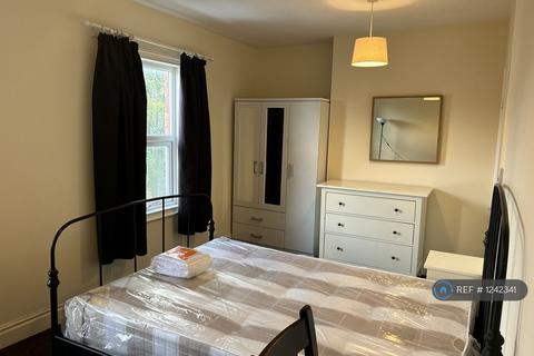 7 bedroom terraced house to rent, St Michael's Avenue, Northampton, NN1