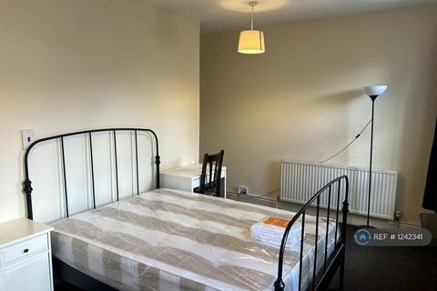 7 bedroom terraced house to rent, St Michael's Avenue, Northampton, NN1