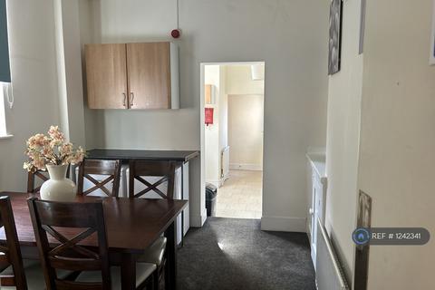 7 bedroom terraced house to rent, St Michael's Avenue, Northampton, NN1