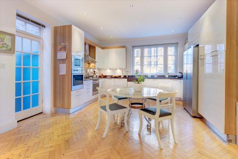 undefined, Fitzjohns Avenue, London, NW3