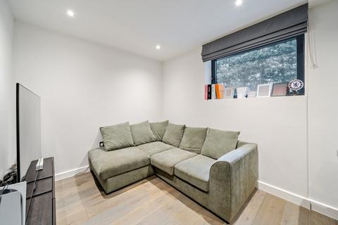 undefined, Rosemount Avenue, Surrey KT14
