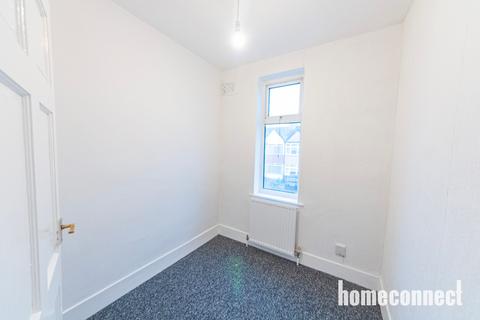 3 bedroom terraced house to rent, Trehearn Road, Ilford IG6