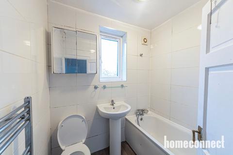 3 bedroom terraced house to rent, Trehearn Road, Ilford IG6