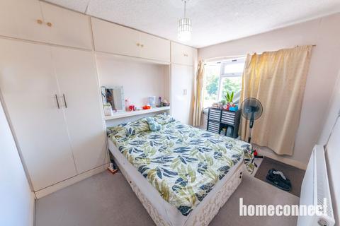 3 bedroom terraced house for sale, Weald Way, Romford RM7