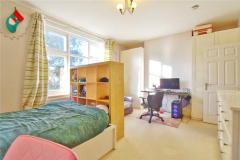 Studio to rent, Welldon Crescent, Harrow HA1