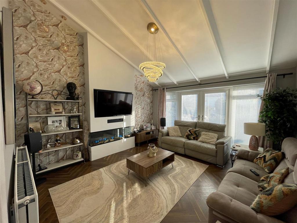 Lounge 2.jpg