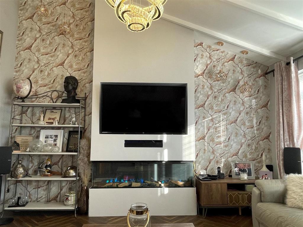 Lounge 3.jpg