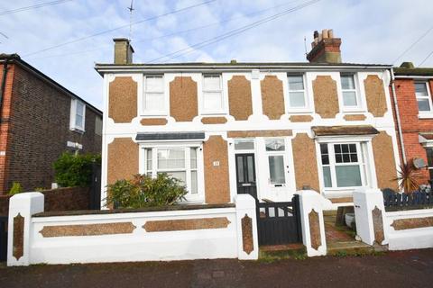 2 bedroom end of terrace house to rent, Dacre Road, Eastbourne BN21