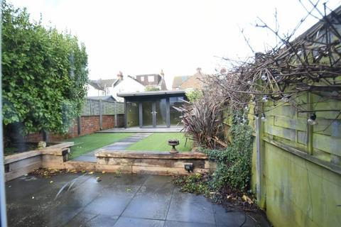 2 bedroom end of terrace house to rent, Dacre Road, Eastbourne BN21