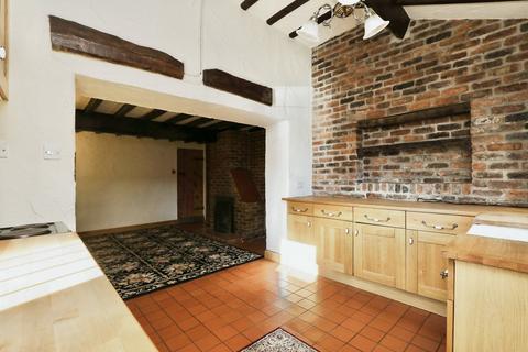 2 bedroom end of terrace house to rent, Sheffield Road, Worksop S81