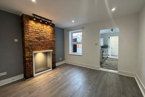 3 bedroom terraced house to rent, Ufton Lane, Sittingbourne ME10