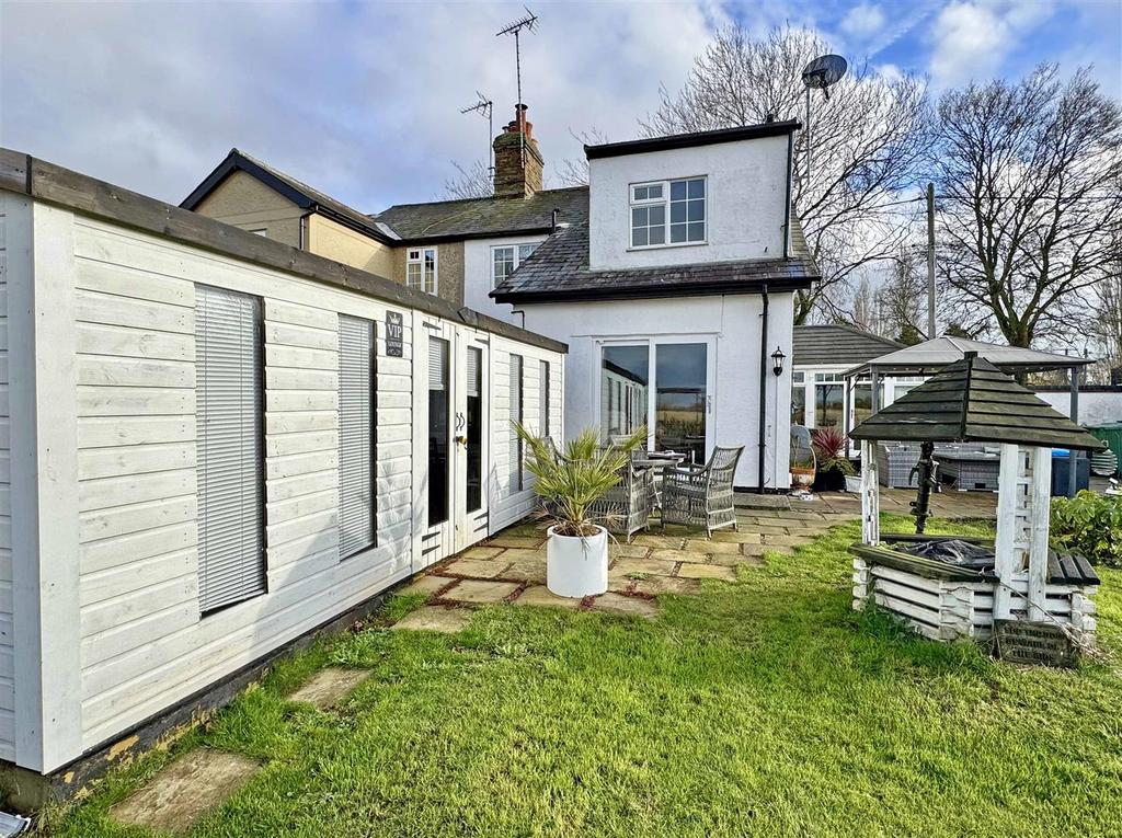 Outbuilding.jpg
