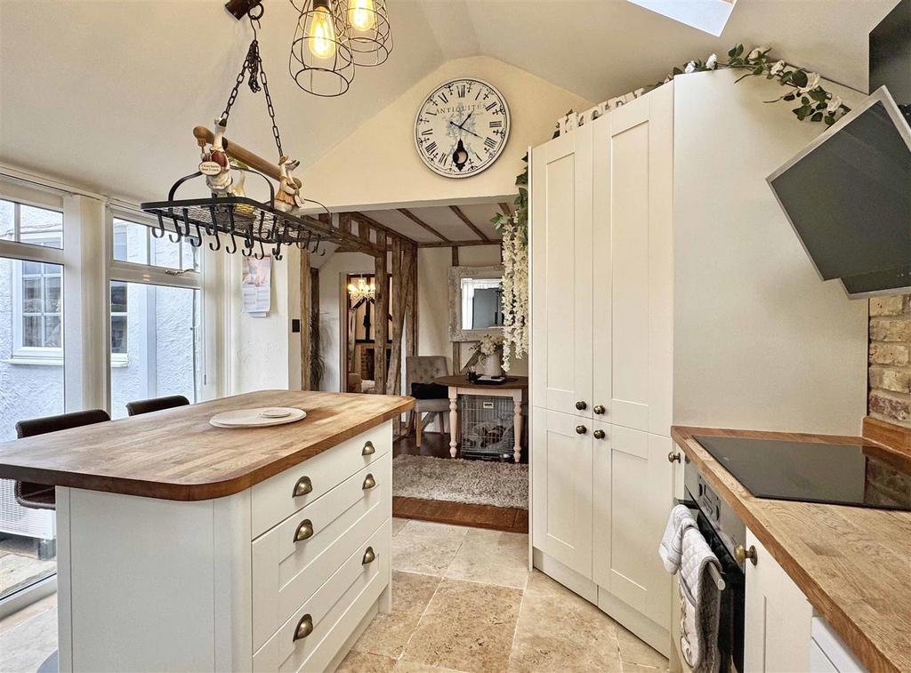 Kitchen c.jpg