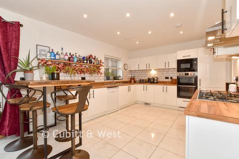 undefined, Centenary Road, Horsham RH13