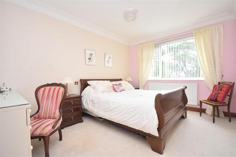 3 bedroom apartment for sale, 12 Albany Court, Beach Road, Penarth, CF64 1JU